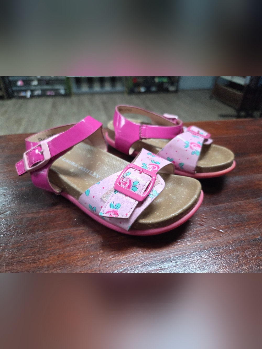 💝 Pink Floral Buckle Sandals for Kids